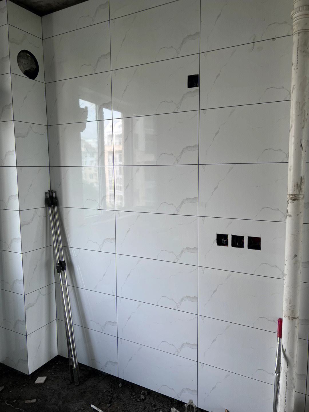 厨房墙砖有空鼓时间久了会不会掉(厨房墙砖有空鼓时间久了会不会掉灰尘)